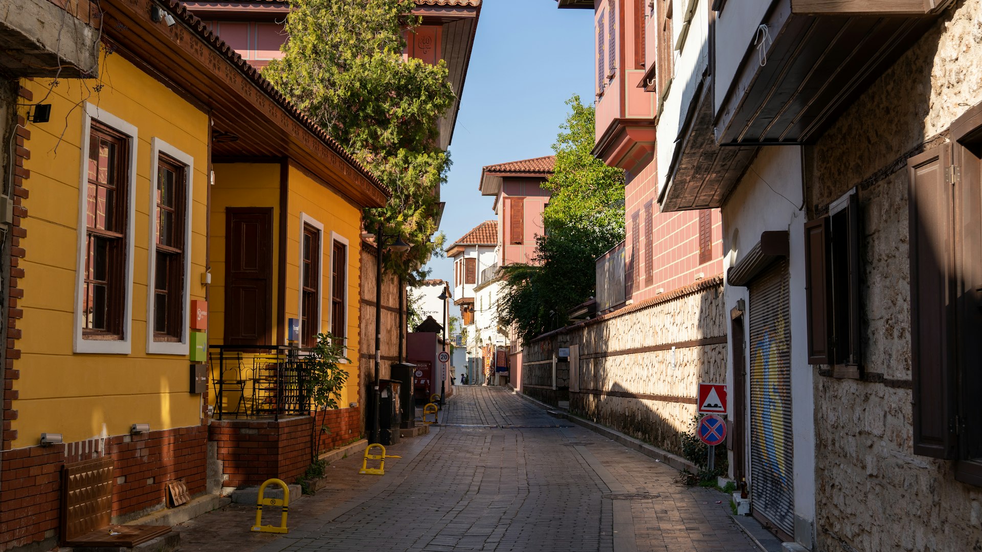 Kaleiçi Old Town Antalya: Walking Guide to the Historic Harbor District