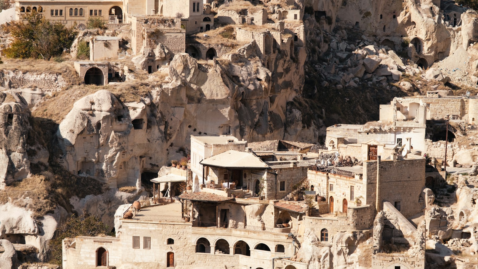 Where to Stay in Cappadocia: Göreme vs Uçhisar vs Ürgüp — Best Town Guide