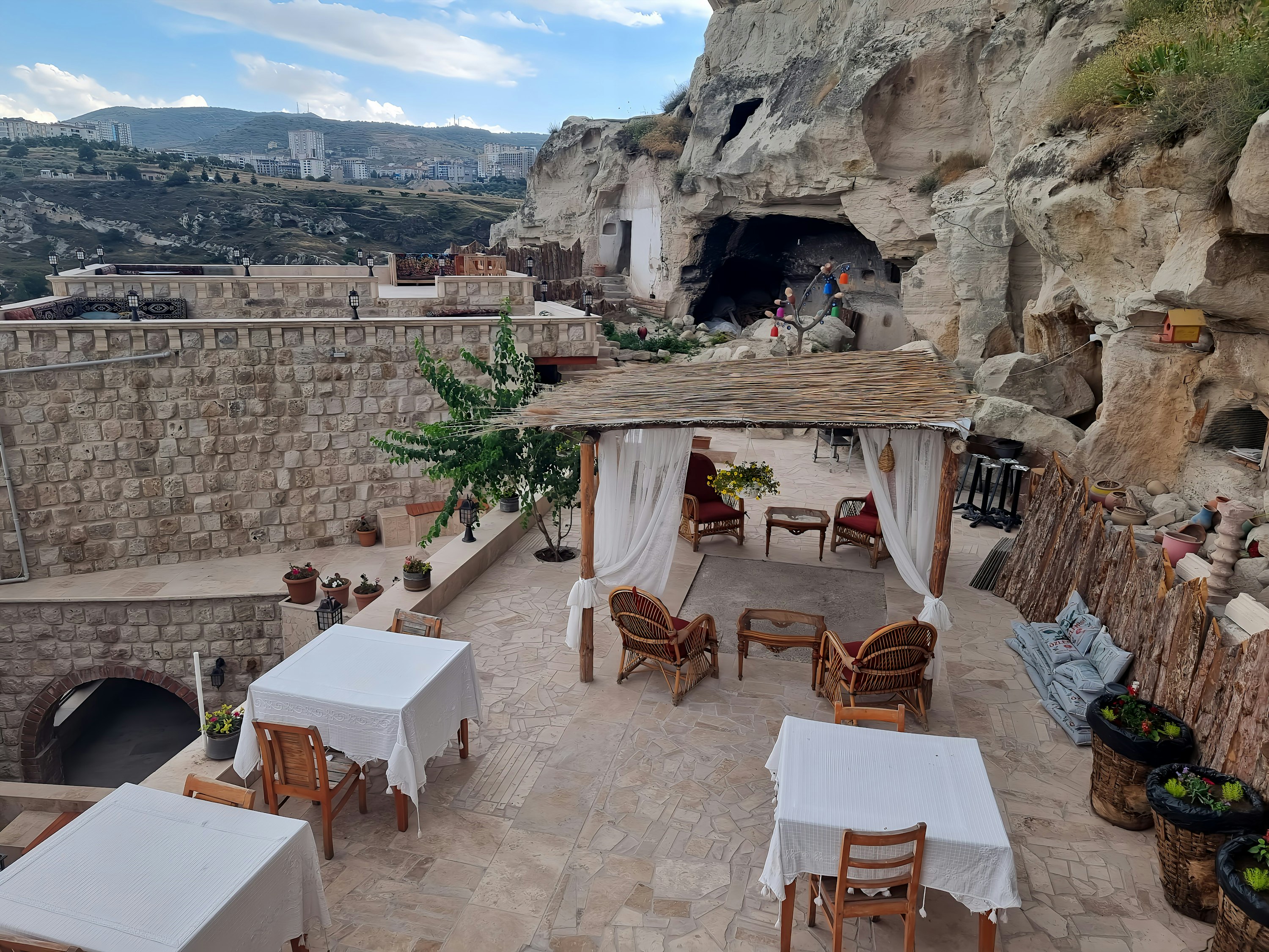 Cappadocia Cave Hotels: What to Expect, Best Picks & Booking Tips
